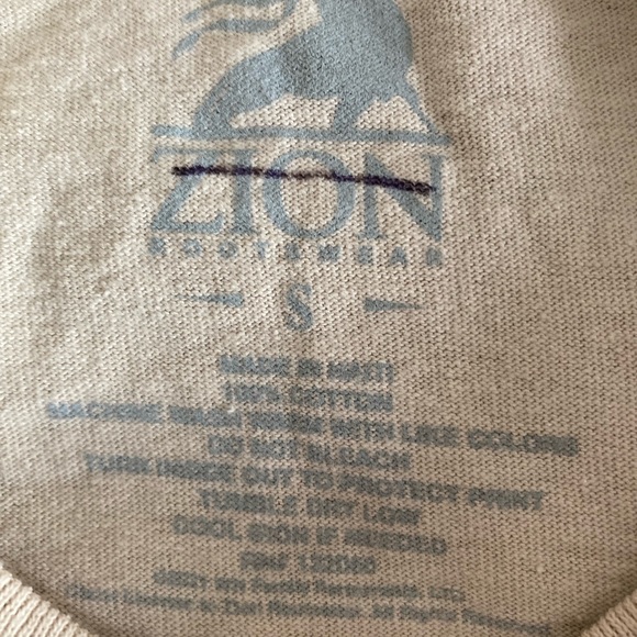 Brand New Willie Nelson Graphic Tshirt Size Small - Picture 8 of 8